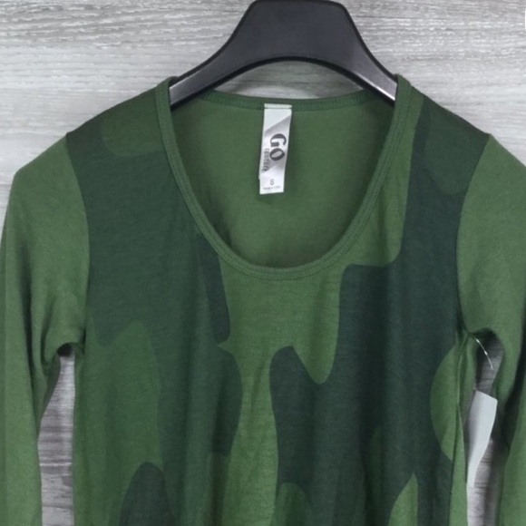 Go Couture Olive Camo High-Low Long Sleeve Handkerchief Tunic Sweater Top Size S - Picture 4 of 7